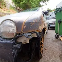 Požigalec se je spravil na zabojnike