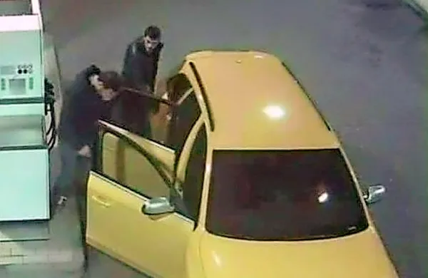 Karabinjerji iz Benetk so v sodelovanju z grškimi oblastmi na 
meji med Albanijo in Grćijo aretirali 36-letnega Albanca, 
domnevnega voznika rumenega avtomobila znamke audi.
