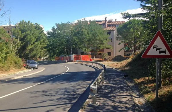 Med bloki v Prisojah  gradijo  tri nova parkiri&scaron;ča