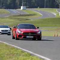 Z najmočnejšimi mercedesi so se obiskovalci lahko podili po poligonu.