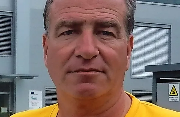 Dejan Kavčič: “Na 
športnih letališčih bi 
bili presrečni, če bi 
država zagotovila 
sofinanciranje po 
enega človeka na 
vsakem. S tem bi 
odrešili vsa letališča, ki 
so bolj ali manj v 
škripcih.”