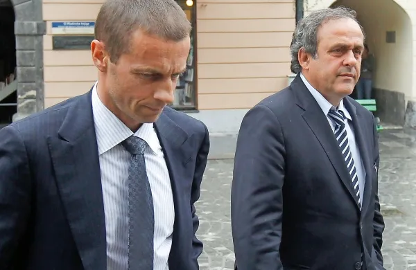 Slovenski kandidat za predsednika pri Evropski nogometni 
zvezi (Uefa) Aleksander Čeferin (desno) je danes znova 
zavrnil očitke, da se skuša z zakulisnimi igrami dokopati do 
položaja prvega moža Uefe.