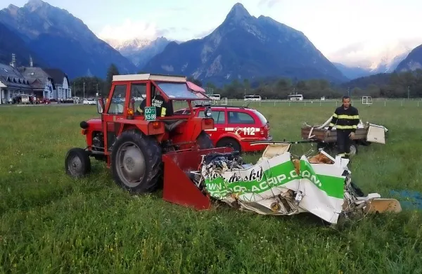 V službi za preiskovanje letalskih nesreč analizirajo in zbirajo 
dokumentacijo o letalski nesreči, ki se je prejšnji teden 
zgodila na območju Krasjega vrha. 