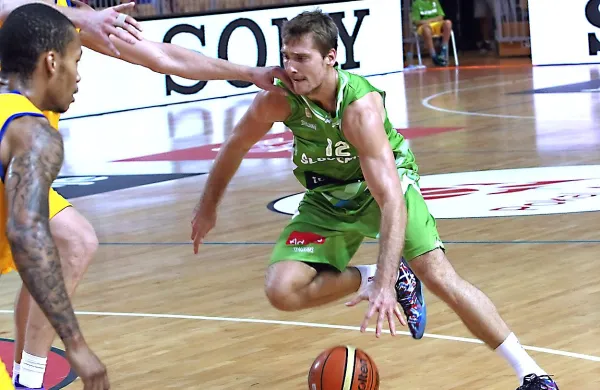 Zoran Dragić je bil sinoči najbolj razpoložen košarkar na 
igrišču.