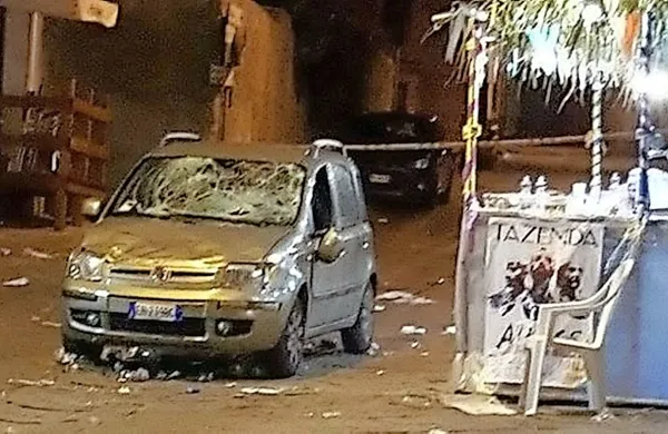 Lokalni časopis Unione Sarda poroča, da je bil za volanom 
veterinar iz bližnjega mesta, ki je izgubil nadzor nad vozilom 
zaradi slabosti ali celo alkoholiziranosti.