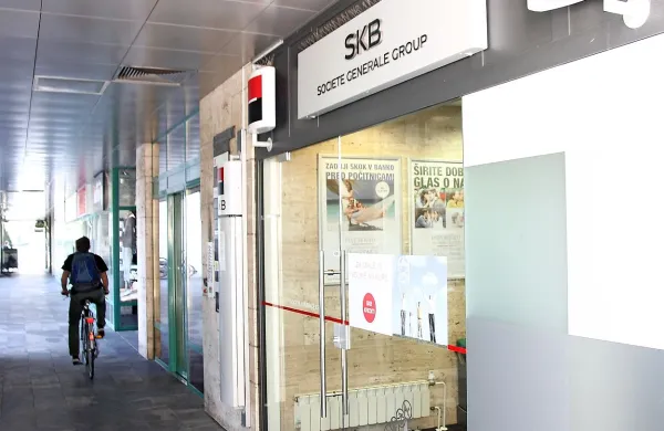 Ropar si je za tarčo izbral banko SKB, vendar je prostore zapustil praznih rok.