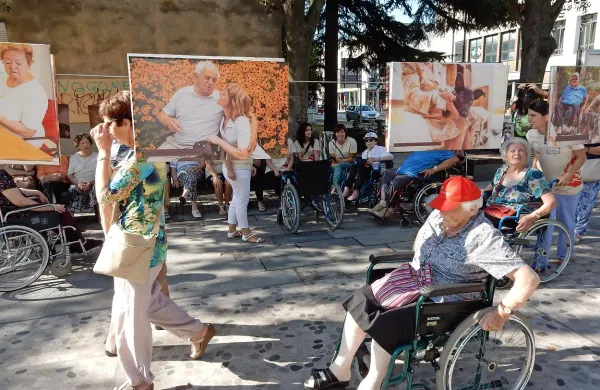 Stanovalci novogoriškega doma upokojencev in osebje 
bodo več mesecev morali prenašati slabosti večjega gradbišča, a potem naj bi bile sobe urejene bolj dostojno.