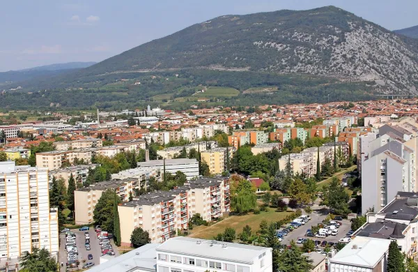 Velika večina prosilcev si želi stanovati v Novi Gorici, prav tu pa je ponudba stanovanj, ki bi 
ustrezala skladu tudi cenovno,  skromna.