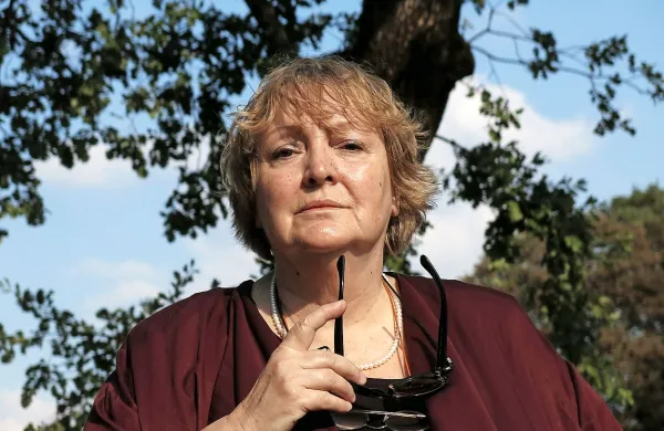 Dubravka Ugrešić: “Med  potovanji po mnogih deželah sem spoznala, da moje delo zanima mlade 
izobražene ljudi. Na Poljskem sem začutila, da v mojih delih odkrivajo, kar so jim starši in drugi prikrili.”