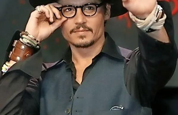 Hollywoodski igralec Johnny Depp bo zaigral v filmu Labyrinth, ki se bo osredotočil na umora vodilnih raperjev 
zahodne in vzhodne obale v 90. letih minulega stoletja 
Tupaca in Notoriousa B.I.G.