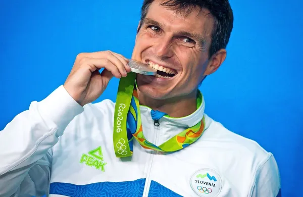 Slovenski kajakaš Peter Kauzer, ki je na letošnjih olimpijskih 
igrah v Riu de Janeiru osvojil srebrno kolajno v slalomu na 
divjih vodah, je bil danes najhitrejši tudi na zaključku svetovnega pokala v Tacnu.