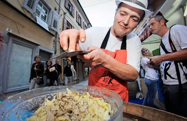 Zelo obiskana kulinarična prireditev Okusi meje bo Gorico 
ponovno poživila med 22. in 25. septembrom. 