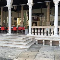 Vlomilec je ponoči iz kavarne Loggia odnesel 1800 evrov.