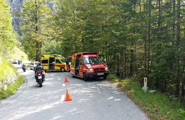 V ovinkih pod Vršičem se je v soboto huje poškodoval nemški 
motorist. 