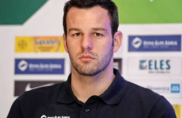 Samir Handanović zasluži daleč največ med slovenskimi 
nogometaši v serie A.