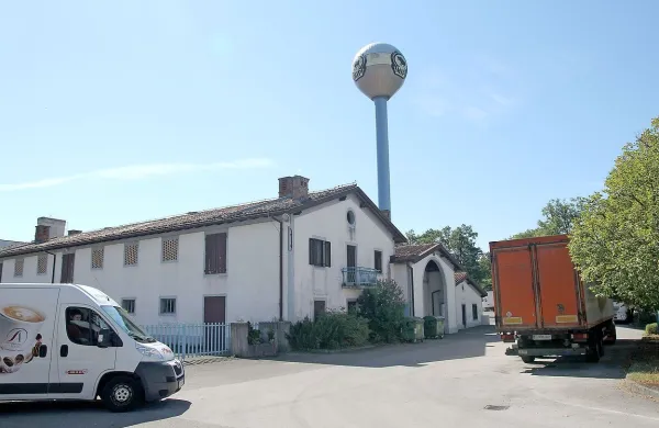 Prodaja premoženja v Mipovem obratu Kromberk po posameznih enotah bo vendarle stekla. Javne dražbe bodo 
predvidoma konec novembra.