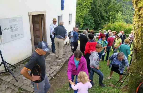 V Bevkovi domačiji v nedeljo pričakujejo veliko množico.