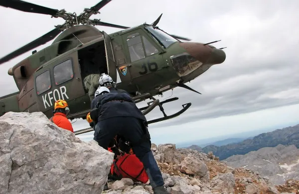 Bovški gorski reševalci so letos intervenirali 41-krat, na 
pomoč pa jim je večkrat “priskočil” policijski ali vojaški  
helikopter.