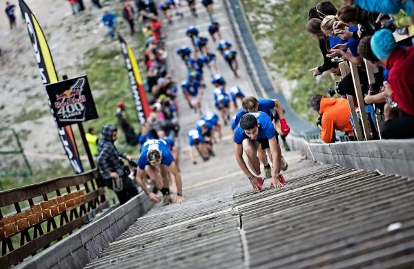 Red Bull 400 v Planici je najtežja od Red Bull 400 preizkušenj 
in  najtežja tekaška dirka na 400 metrov nasploh.