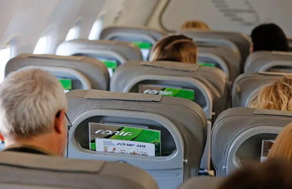 Adria Airways je iz varnostnih razlogov potnikom do nadaljnjega prepovedala uporabo pametnega telefona Samsung Galaxy Note 7 na letalih ter shranjevanje telefona v 
oddani prtljagi.