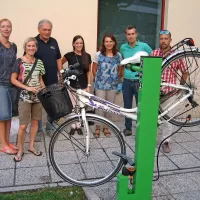 Stojalo je namenjeno manjšim popravilom in servisiranju 
kolesa, kar opravi kolesar sam.