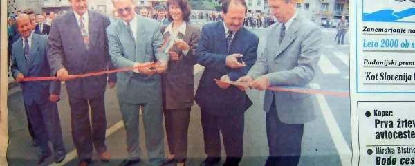 V Idriji so dobili nov most čez Idrijco.