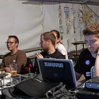 Aktivisti iz Indeja so pripravili prvi radijski prenos Bandime v 
živo s prvo radijsko oddajo v okviru projekta Radimo Radio.
