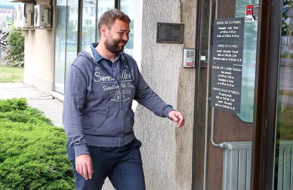 Direktorju Študentske organizacije Univerze na Primorskem 
(ŠOUP) Sebastjanu Koklu sodijo v zvezi s spremembo statuta 
ŠOUP leta 2007.