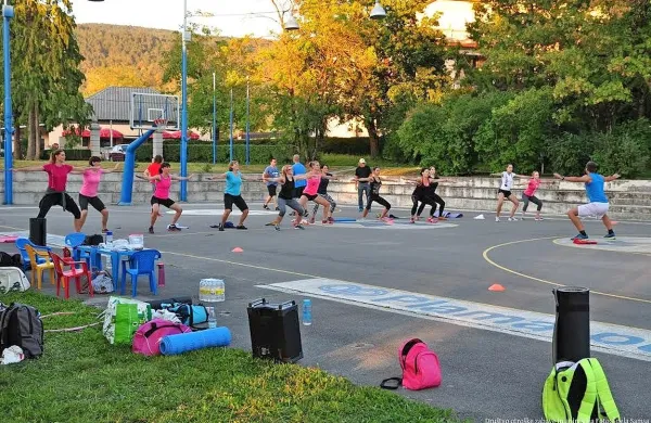 Migali in plesali so za &scaron;tiriletnega Vida