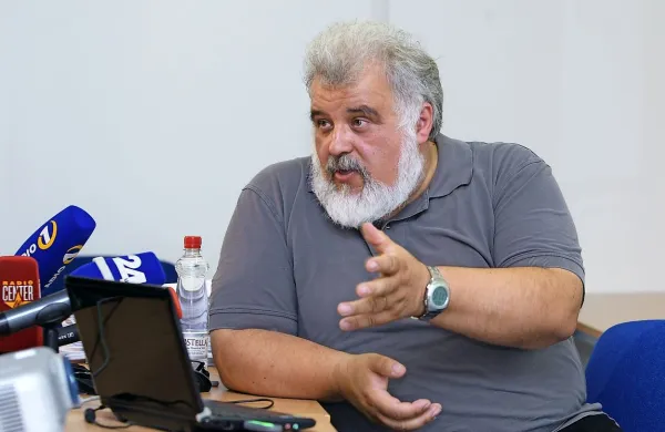 Kot je dejal Milan Krek z Nacionalnega inštituta za javno 
zdravje, zdravniki pričakujejo, da se bodo oblikovale ustrezne 
pravne podlage.