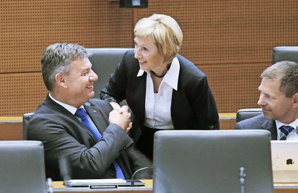 Ministra Petra Gašperšiča je zdravstvena ministrica Milojka 
Kolar Celarc, ki jo prav tako čaka interpelacija, očitno spravila 
v dobro voljo.