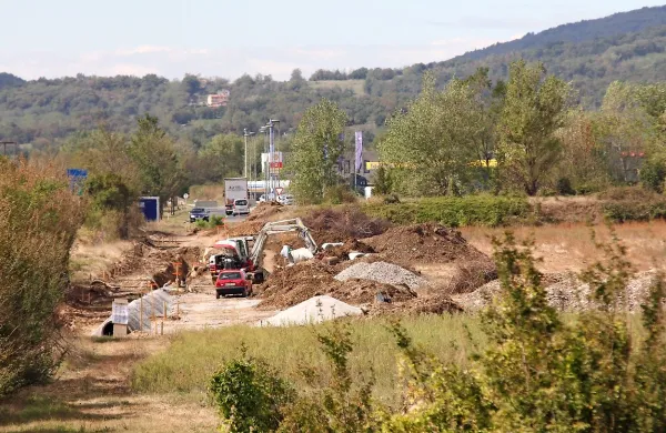 Letos bodo komunalno opremili prvi del poslovne cone V 
Talih. 