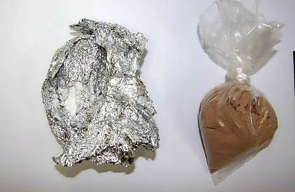 Osumljeni naj bi v slovenski Istri in v Trstu preprodajali 
heroin in kokain.