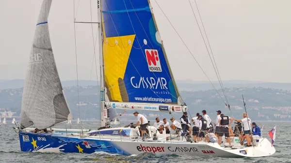 Adriatic Europa na diplomatski regati v Izoli, kjer je zabeležila 
že osmo letošnjo zmago.