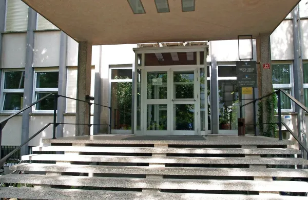 V torek se je na novogoriškem okrožnem sodišču s priznanjem krivde nepričakovano zaključilo ponovno sojenje 
Kanalcu. 
