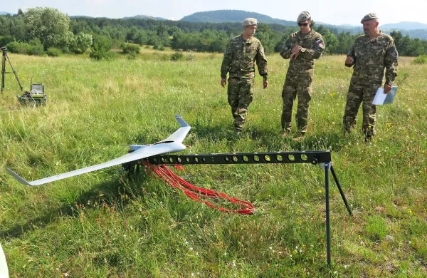  Slovenska vojska bo z brezpilotnim letalom pomagala iskati 
pogrešani del repa letala piper, ki je julija letos strmoglavilo 
blizu Predmeje.