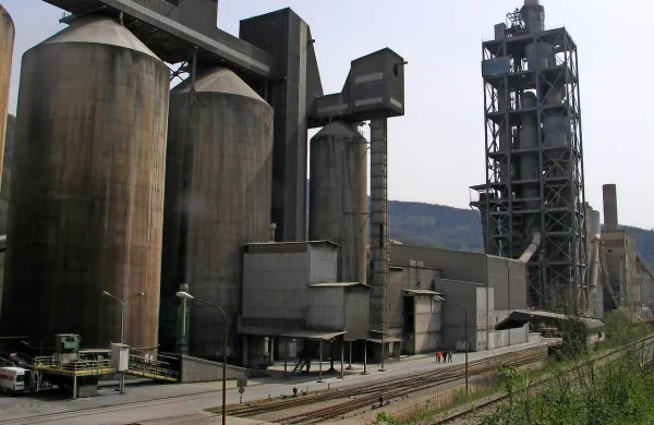 Niti  posledice azbesta  v dolino niso sanirane, je bilo slišati 
včeraj v Desklah. 