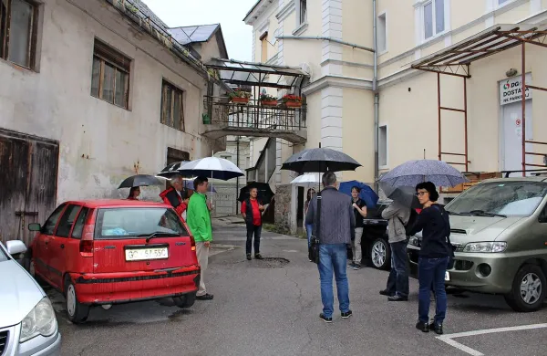 Že zdaj kaotične  razmere v ulici sv. Barbare utegne nadomestna gradnja še zaostriti.