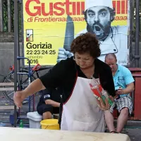 700.000 ljudi, jedi z vsega sveta, zmagala pa je pleskavica (foto)