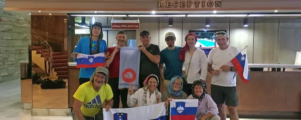 Skupinska fotografija, Boris Cergol levo v rumeni majici.