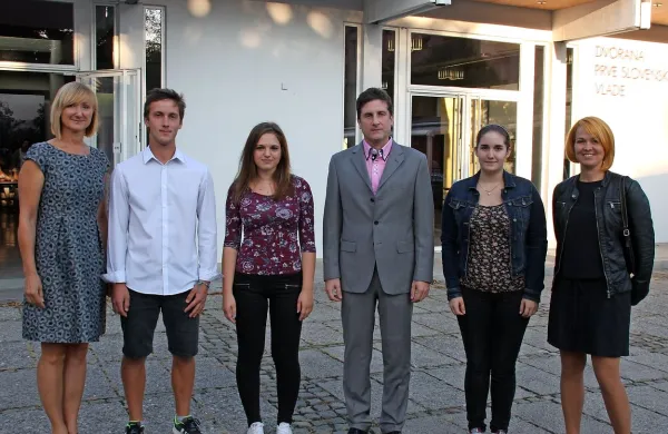  Posebne čestitke ravnatelja Andreja Rutarja in zaposlenih  so 
šle zlatim maturantom, letos so bili trije: Mitja Ergaver, Suzana 
Bitežnik in Erika Stanković.