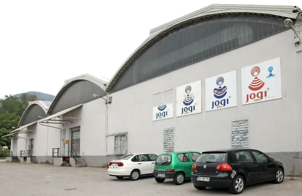 Proizvodno-skladiščni prostori družbe Meblo Jogi v stečaju 
bodo naprodaj že sedmič.