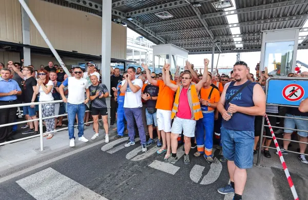 Delavci Cerarju očitajo, da je povozil retoriko sprave iz 
obdobja po koncu julijske blokade dela.