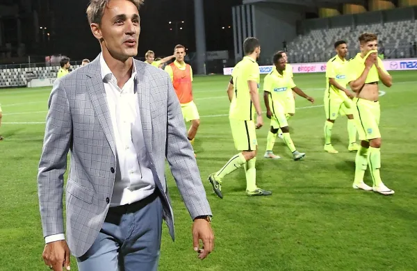 Milan Obradović  ni več trener nogometašev Luke Koper, po 
naših zanesljivih informacijah ga bo zamenjal Igor Pamić.