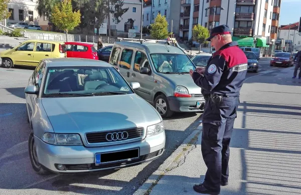 Na medobčinskem inšpektoratu in redarstvu, ki kot organ 
skupne občinske uprave deluje v občinah Postojna in Pivka 
ter še treh notranjskih občinah, ugotavljajo, da se je na 
področju prometa tudi po zaslugi njihovega nadzora in zlasti 
radarskih meritev število prekrškov na splošno zmanjšalo.