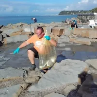 Obala  je lažja za 123 kilogramov odpadkov