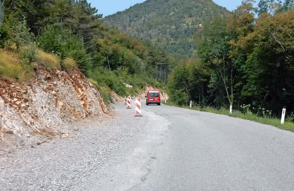 S širitvijo cesto proti Ravnici bo tudi varnost bistveno večja. 