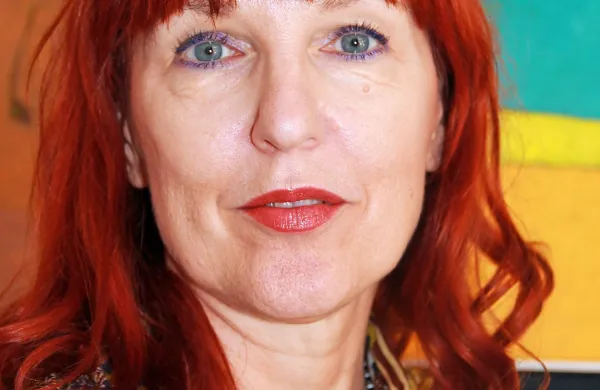 Ksenija Petek:   “Ti ljudje imajo  občutek varnosti, 
ker so zaposleni, lojalni, ker  že vrsto let opravljajo 
neko delo in zato mislijo, da se jim ne bo nič 
zgodilo. To je varljivo.”