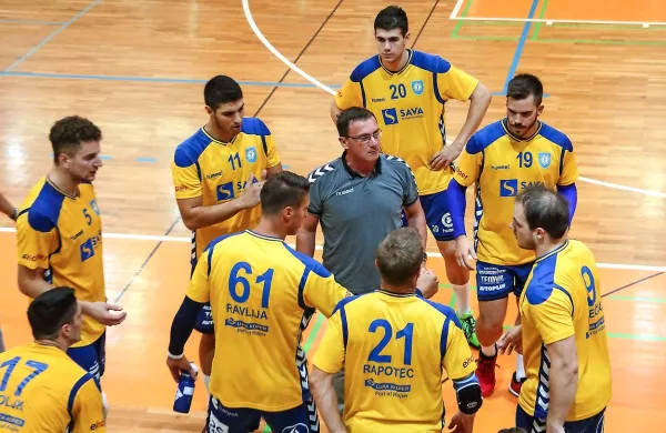 Koper 2013 je v 4. krogu 1. slovenske rokometne lige 
premagal Urbanscape Loko z 32:27 (15:14).
