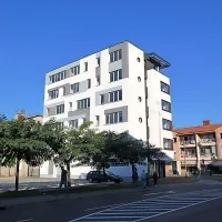 V novozgrajeni zasebni študentski dom Villa Domus v Kopru 
se bodo v petek vselili prvi študenti.